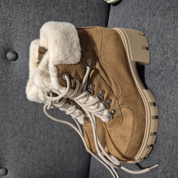 Women's Tan Shearling-Lined Boots - Picture 1 of 4